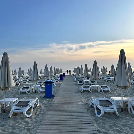 Two Steps To The Sea شقة *