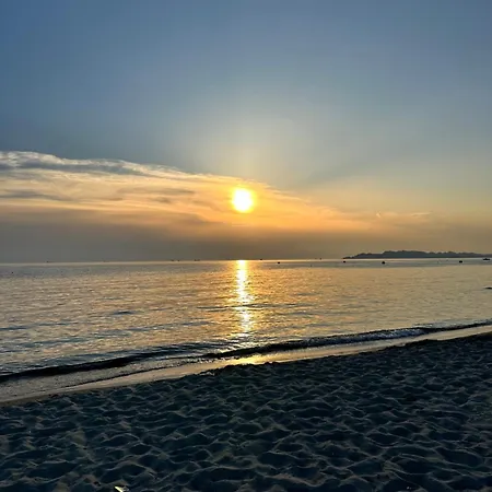 Two Steps To The Sea غوليم